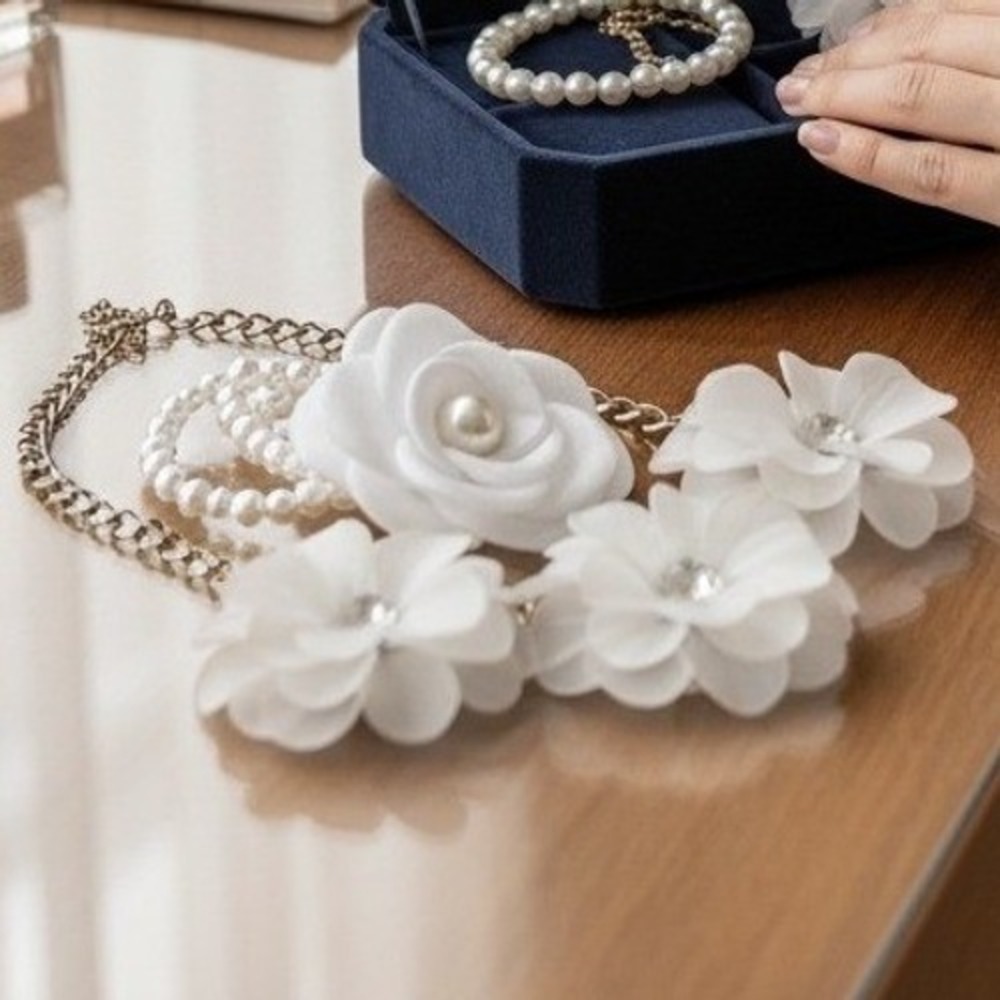 White Floral Statement Necklace Chunky Gold Tone Chain Faux Pearl Rose Bracelet